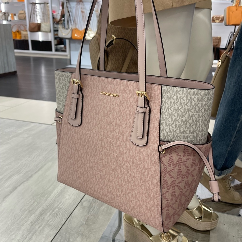 Michael Kors Voyager Lg Color-Block Signature Logo Tote
Powder Blush Multi 
NWT - Picture 12 of 16